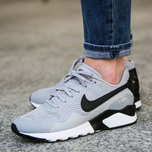 Nike Air Pegasus Running Shoes Size 7.5 Wolf Gray